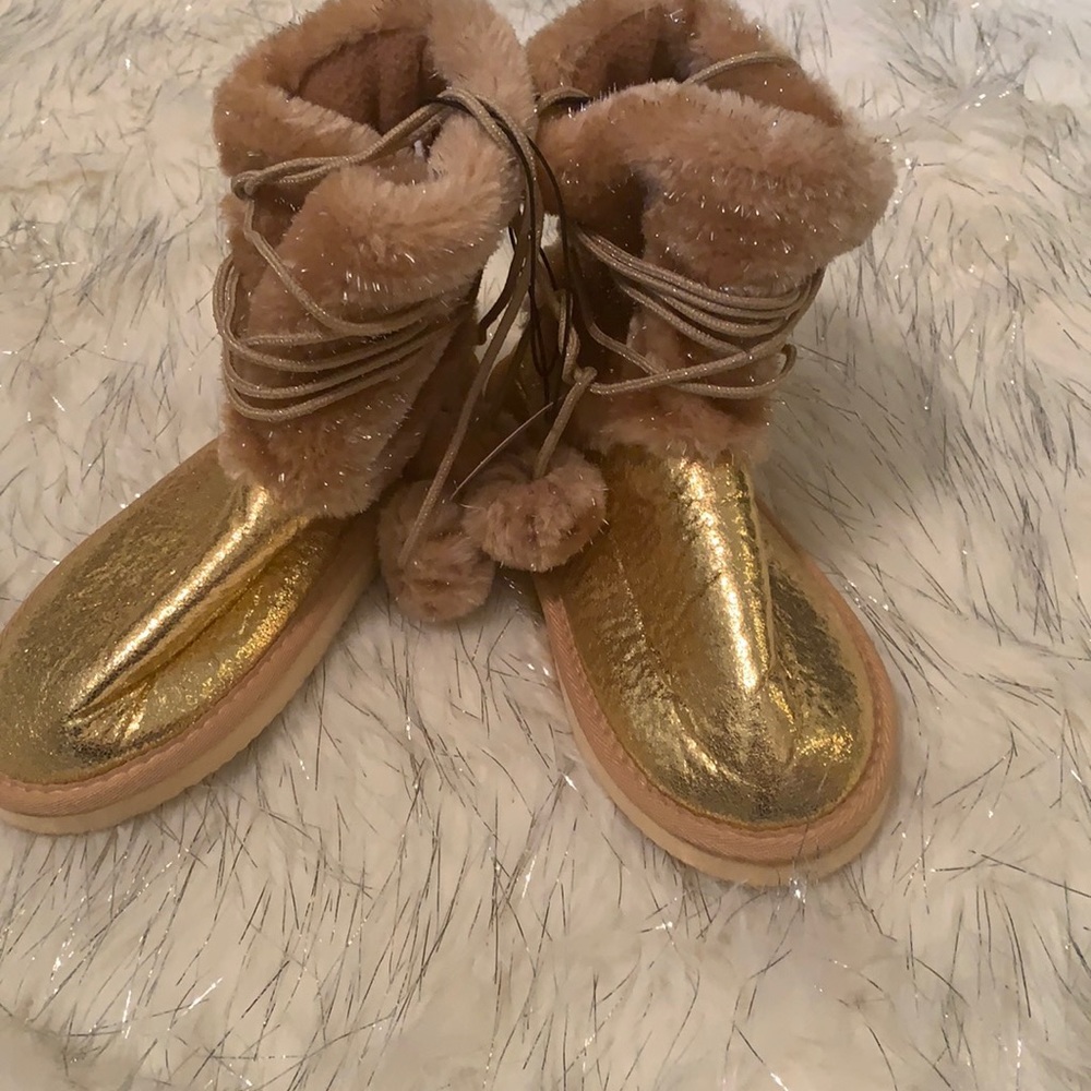 New gold boots size kids 3/4